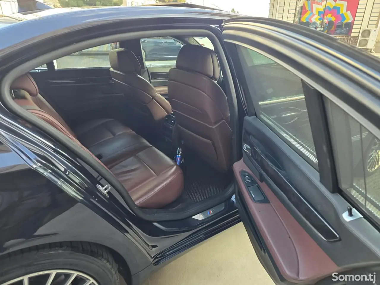 BMW 7 series 2012 · 4.4 AT