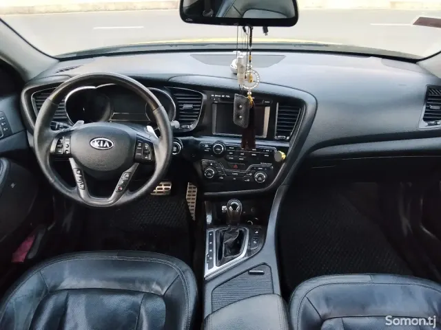 Kia K5 2011 · 2.0 AT