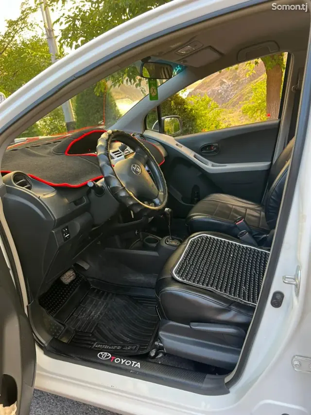 Toyota Vitz 2008 · 1.3 AT