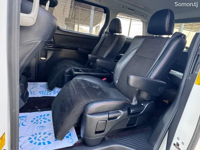 Toyota Vellfire 2014 · 2.4 AT