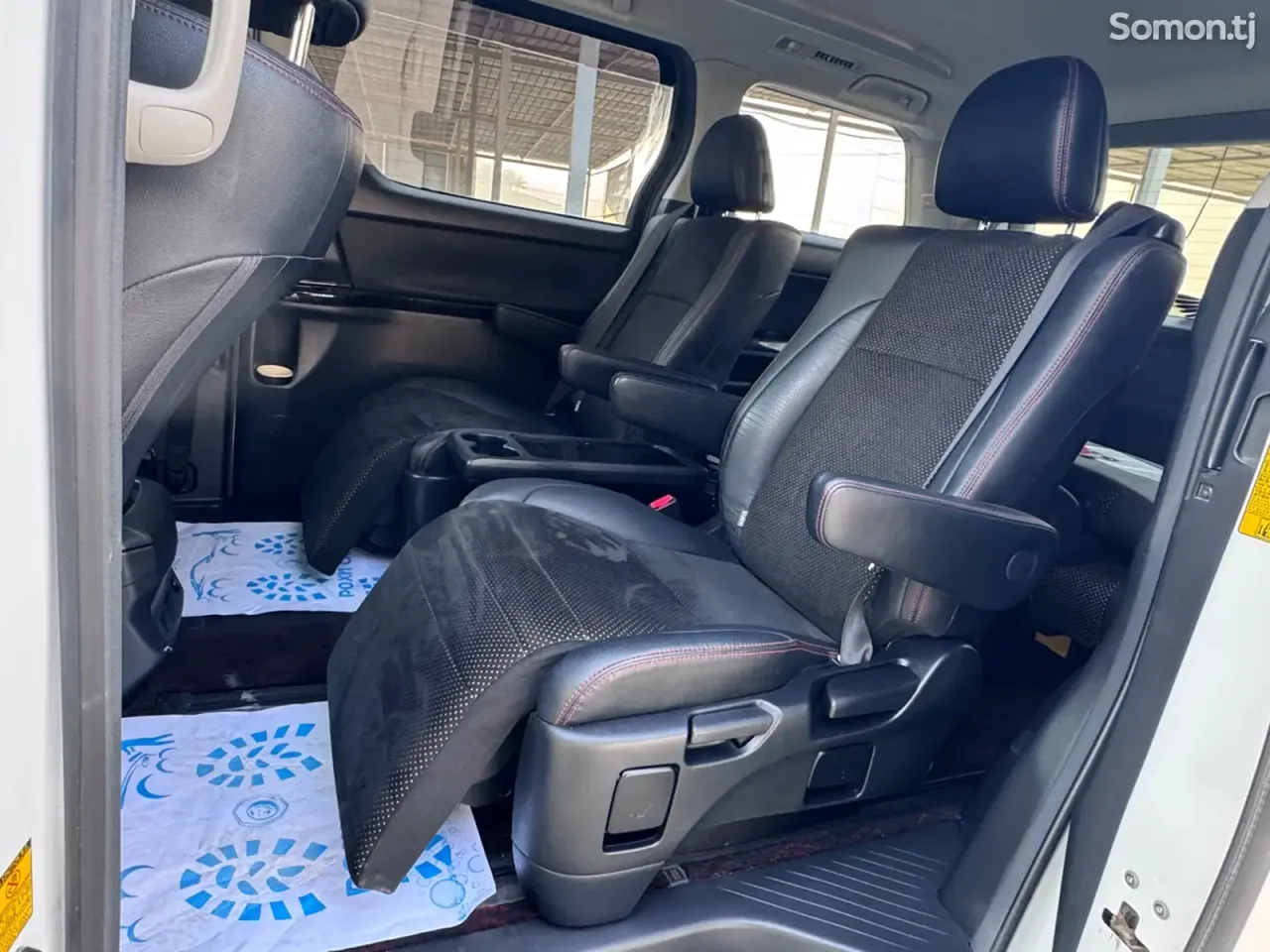 Toyota Vellfire 2014 · 2.4 AT
