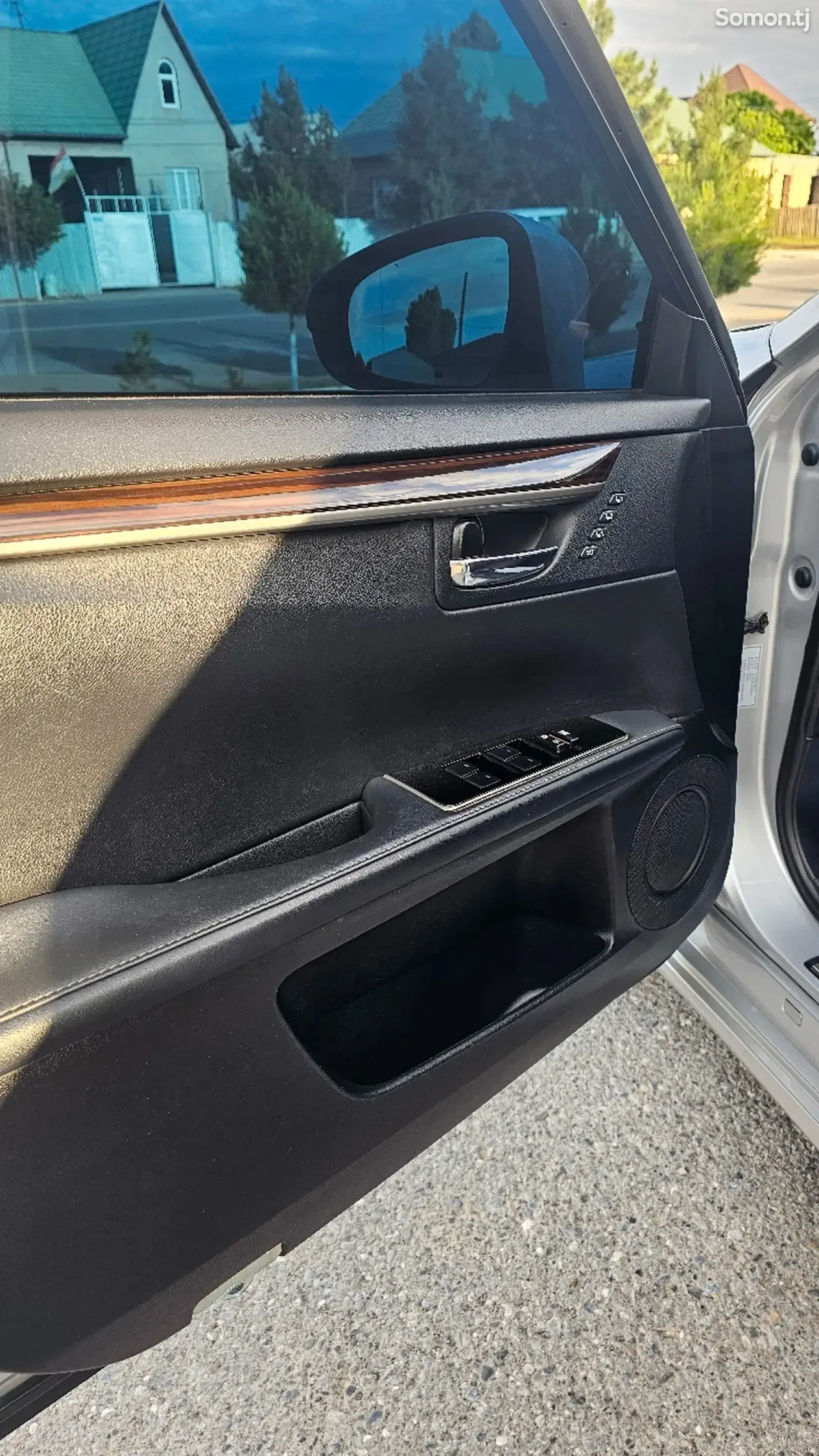 Lexus ES series 2017 · 3.0 AT