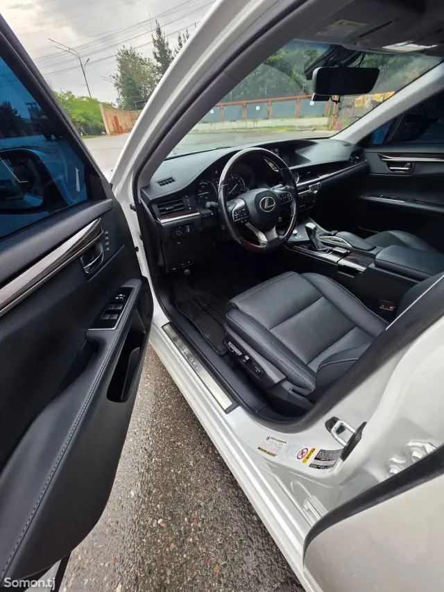 Lexus ES series 2016 · 3.0 AT