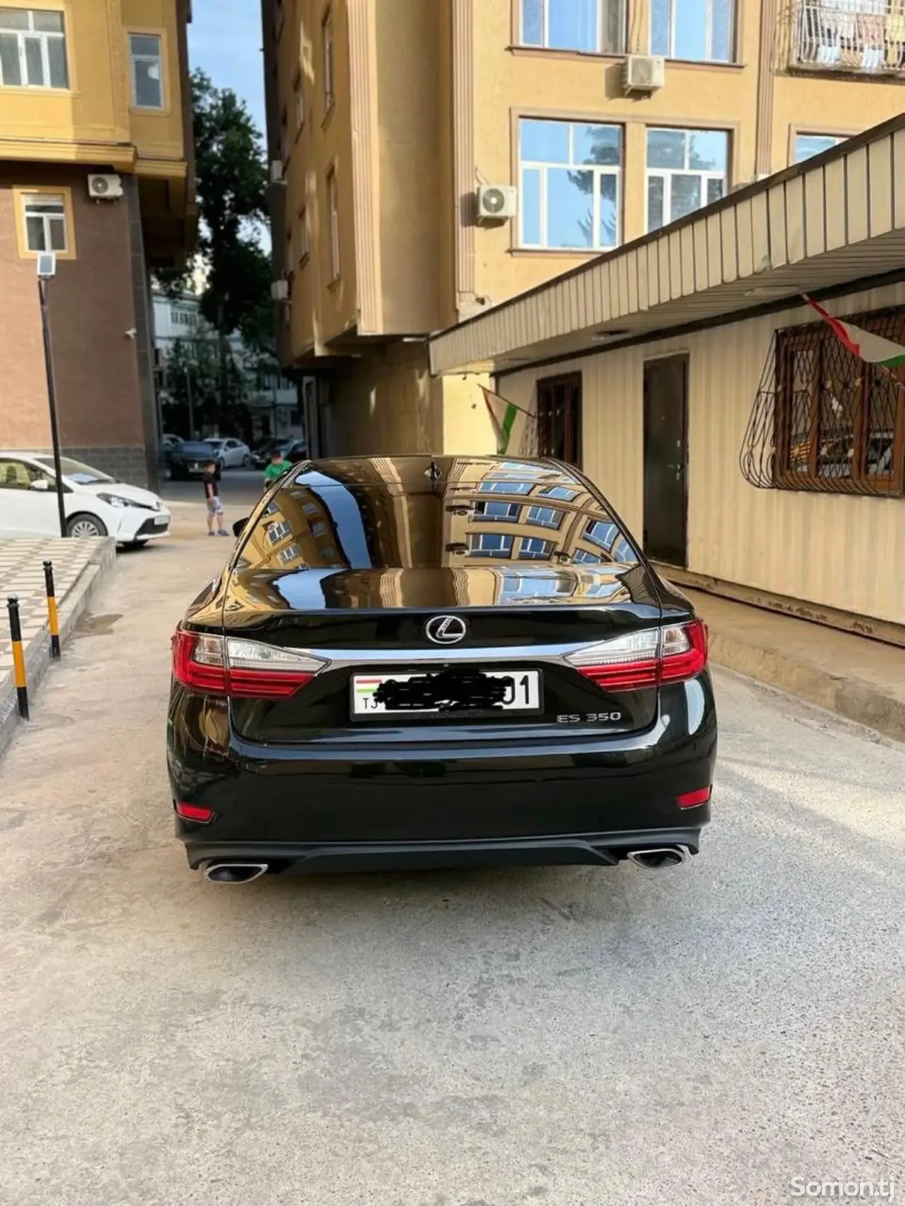 Lexus ES series 2016 · 3.5 AT