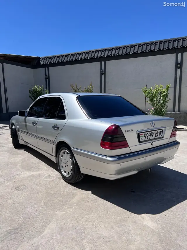 Mercedes-Benz C class 2000 · 2.4 AT