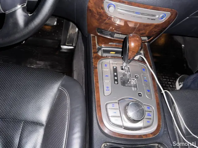 Hyundai Genesis 2008 · 3.8 AT