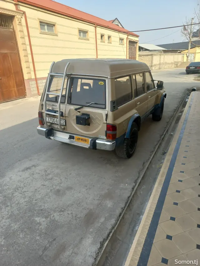 Nissan Patrol 1990 · 3.0 AT