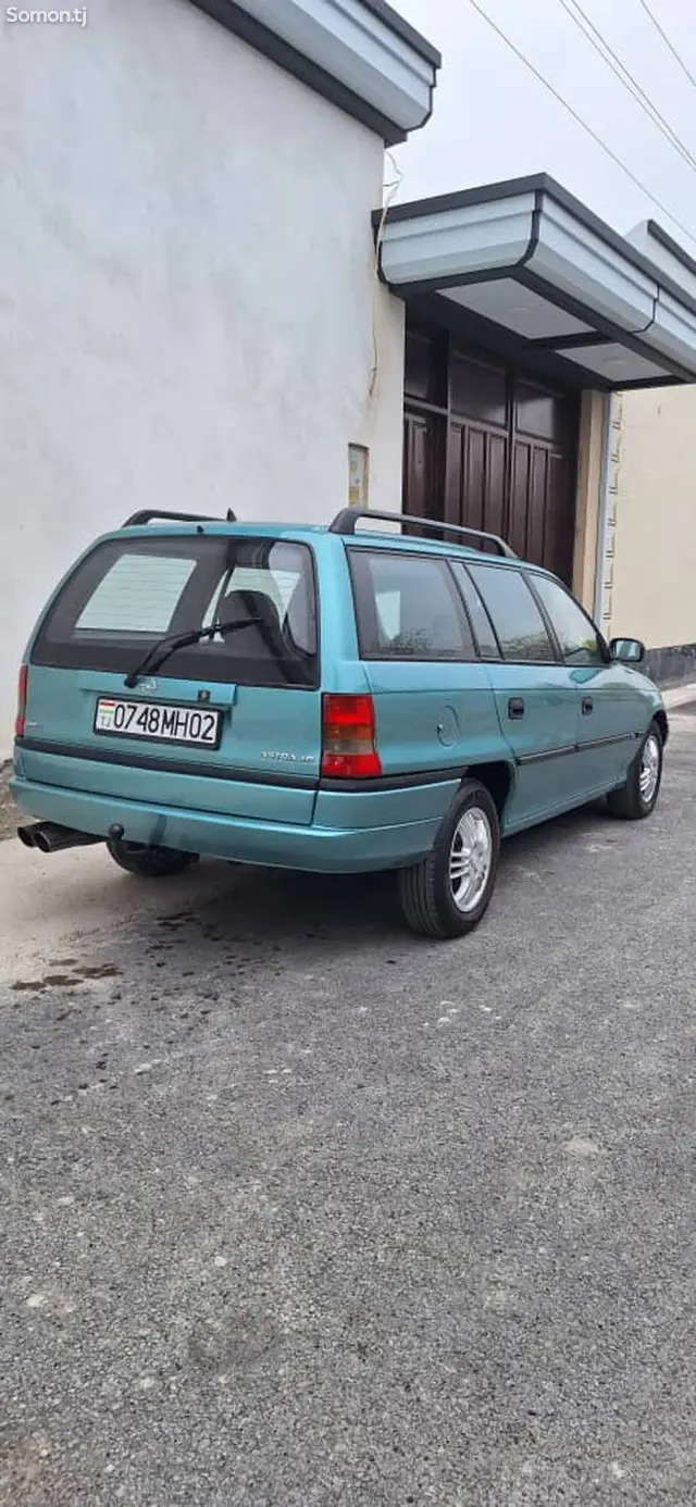Opel Astra F 1996 · 1.6 MT