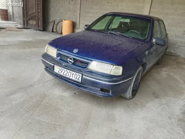 Opel Vectra A 1992 · 1.6 MT