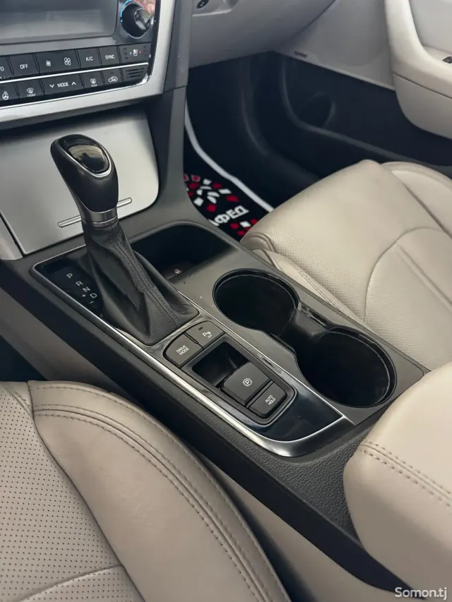 Hyundai Sonata 2015 · 2.4 AT