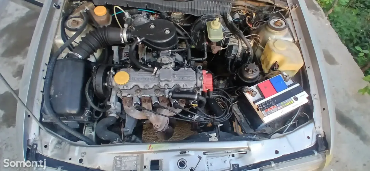 Opel Vectra A 1993 · 1.8 MT