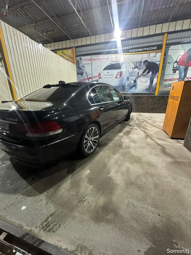 BMW 7 series 2008 · AT