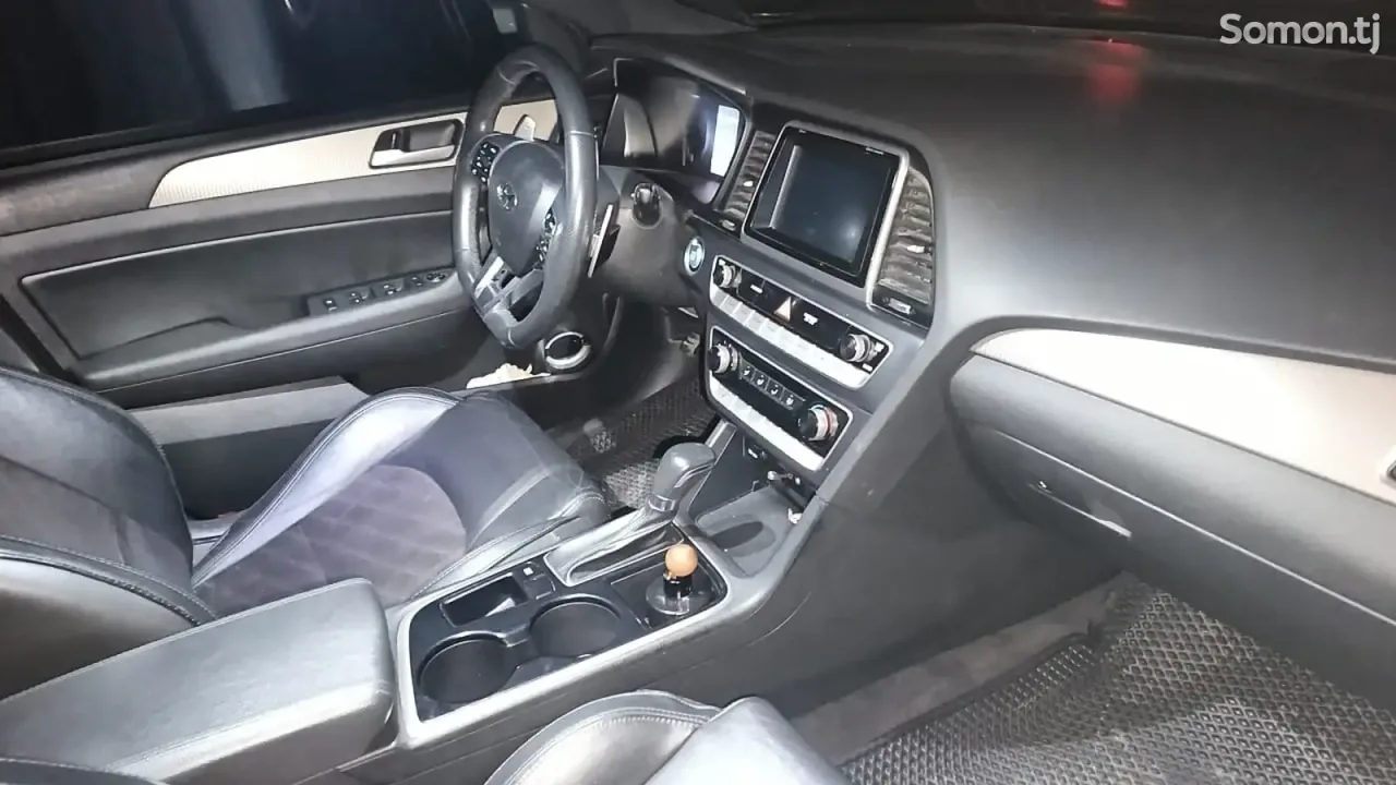 Hyundai Sonata 2018 · 2.4 AT