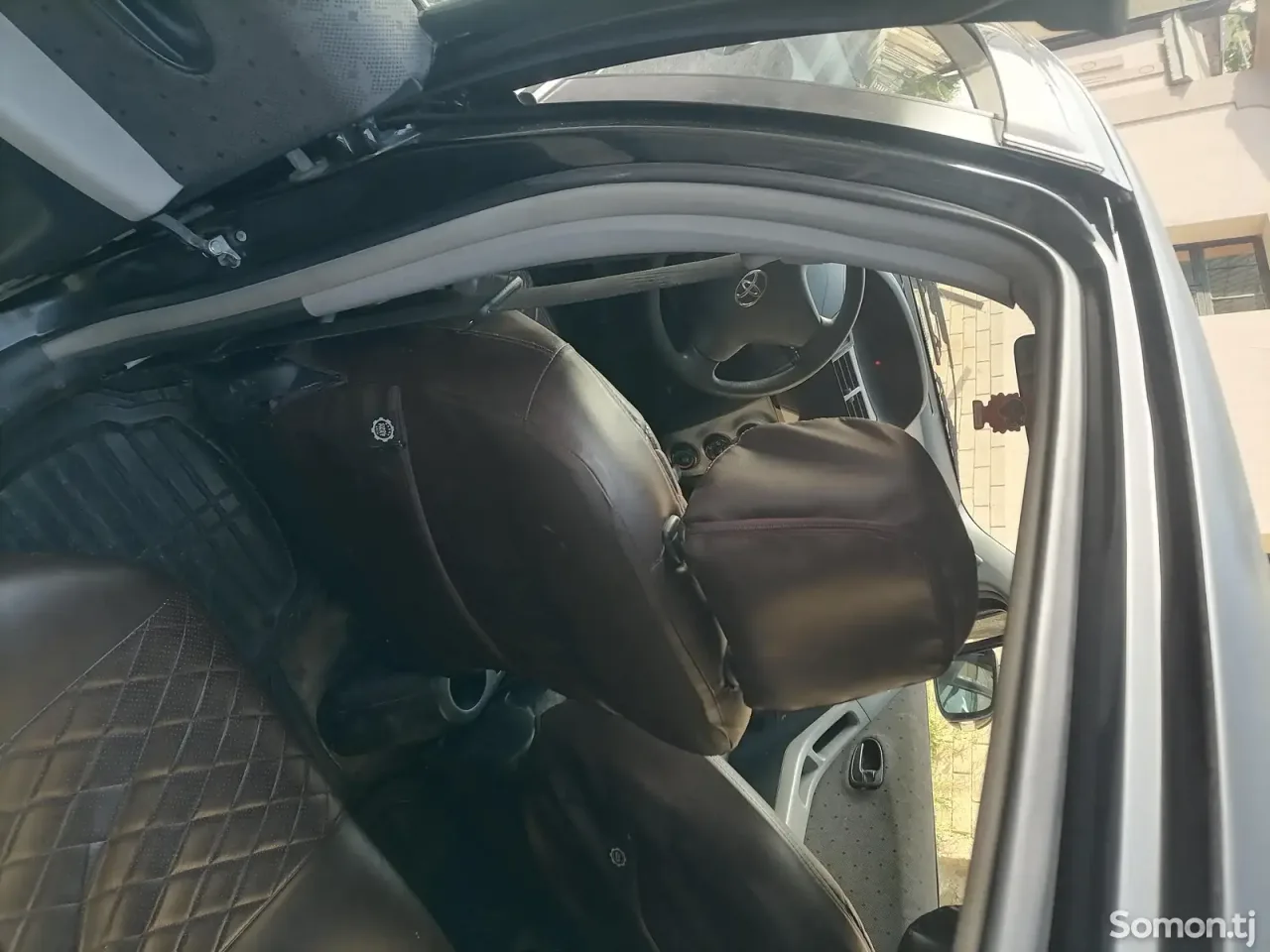 Toyota Vitz 2010 · 1.3 AT