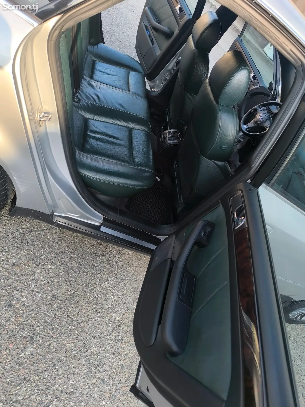 Audi A6 2001 · 2.5 AT