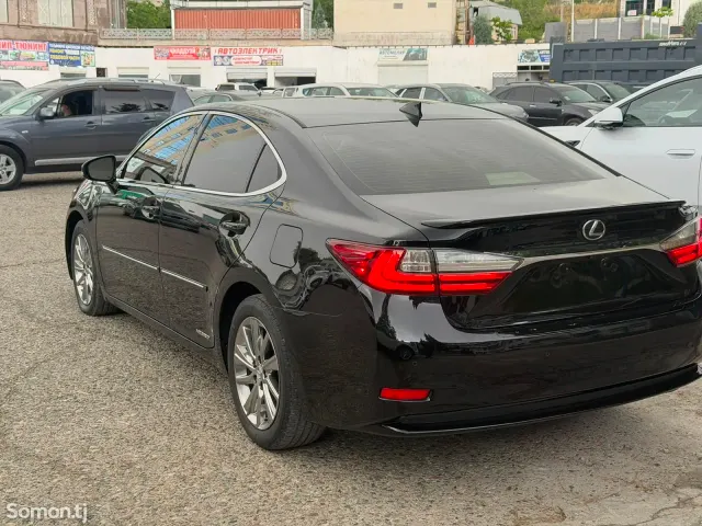 Lexus ES series 2016 · 2.5 AT
