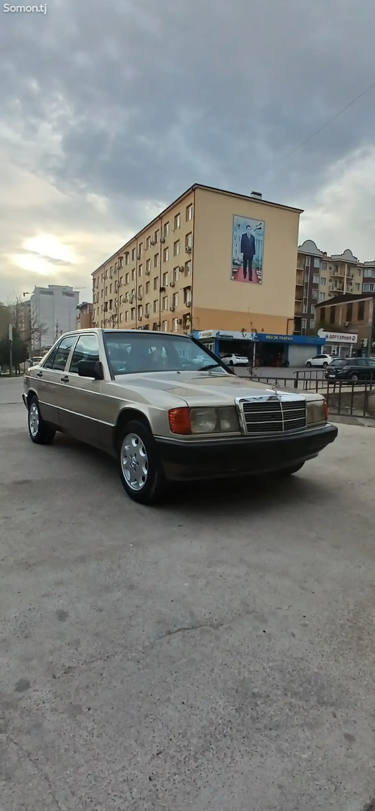 Mercedes-Benz W201 1991 · 2.0 MT