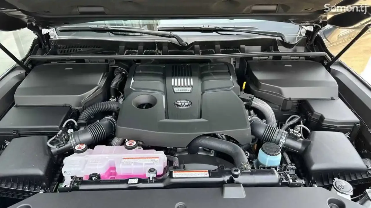 Toyota Land Cruiser 2025 · 3.5 AT