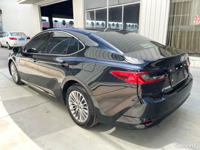 Toyota Camry 2025 · 2.0 AT