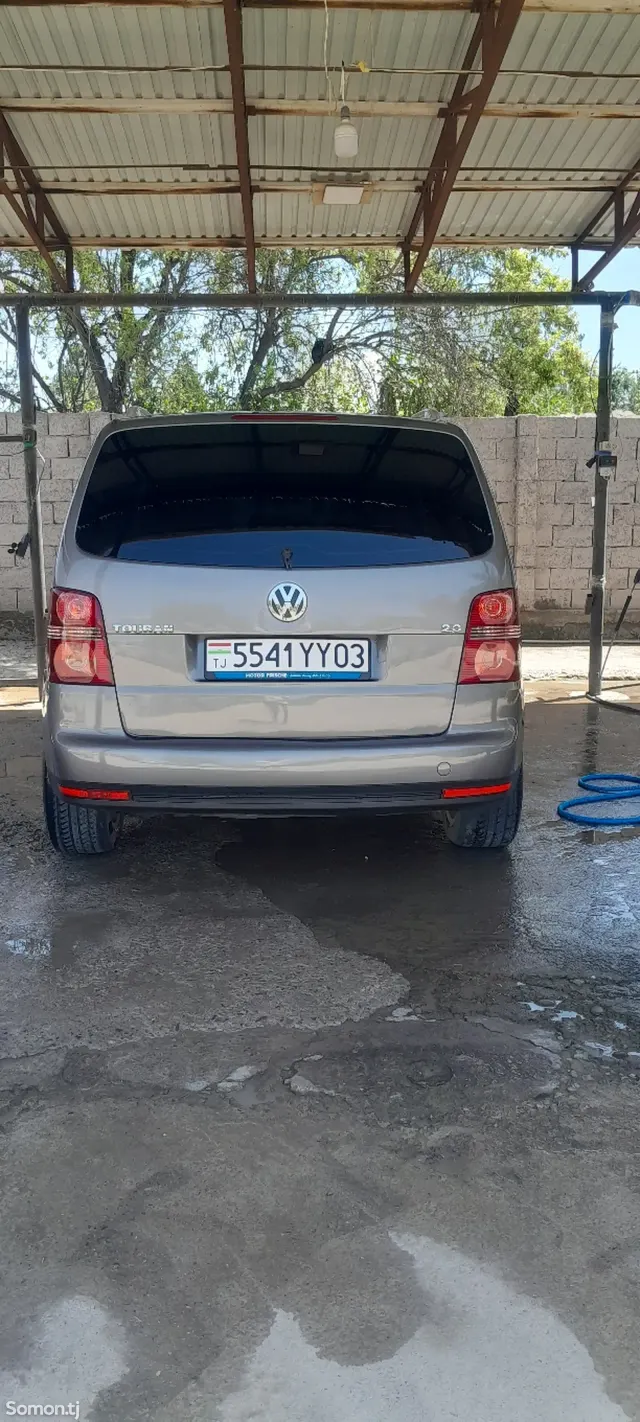 Volkswagen Touran 2007 · 2.0 AT