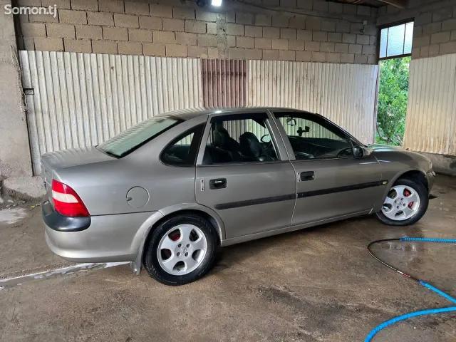 Opel Vectra B 1996 · 1.6 MT
