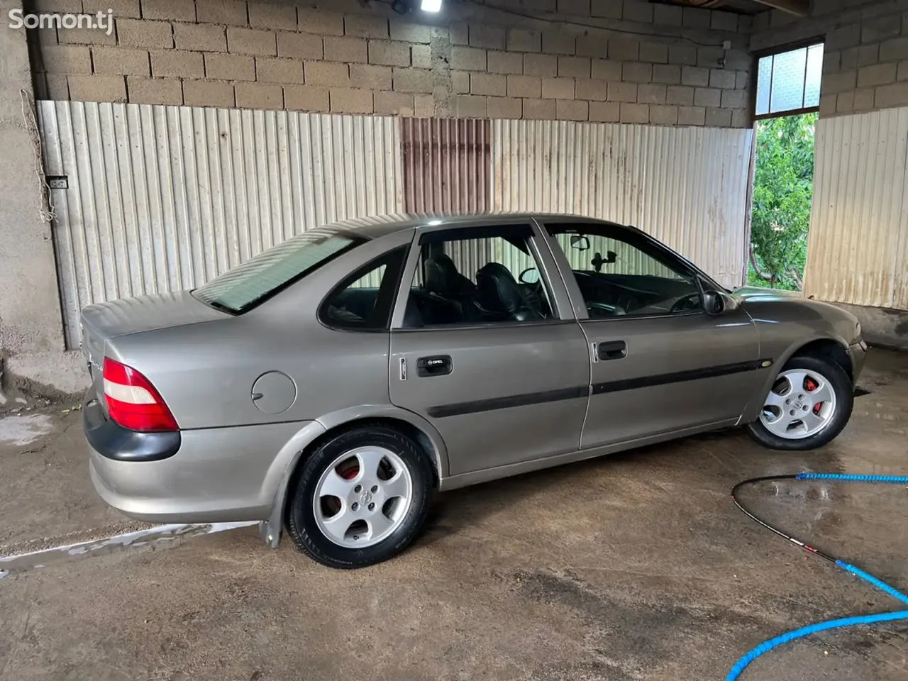 Opel Vectra B 1996 · 1.6 MT