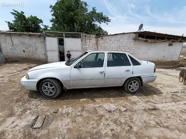 Daewoo Nexia 1995 · 1.5 MT