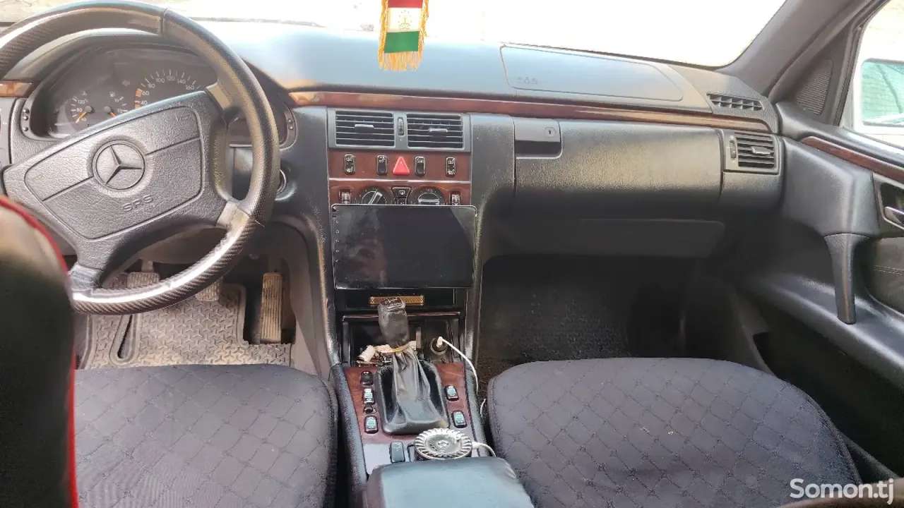 Mercedes-Benz E class 1997 · 2.3 MT