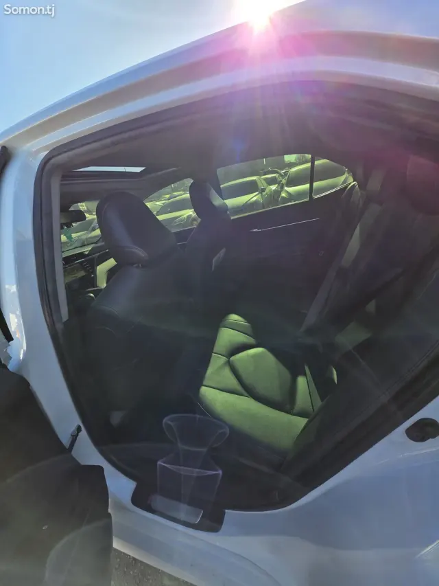 Toyota Camry 2019 · 2.5 AT