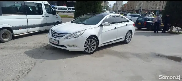 Hyundai Sonata 2011 · 2.4 AT