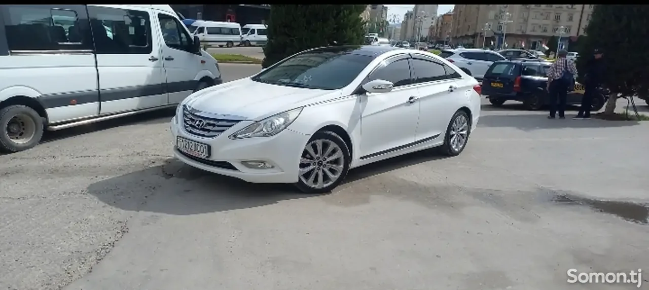 Hyundai Sonata 2011 · 2.4 AT