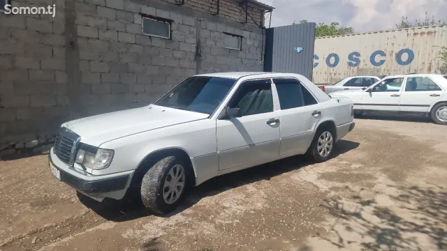Mercedes-Benz E class 1990 · 2.0 MT