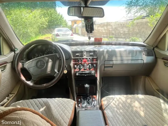 Mercedes-Benz C class 1995 · 1.8 AT