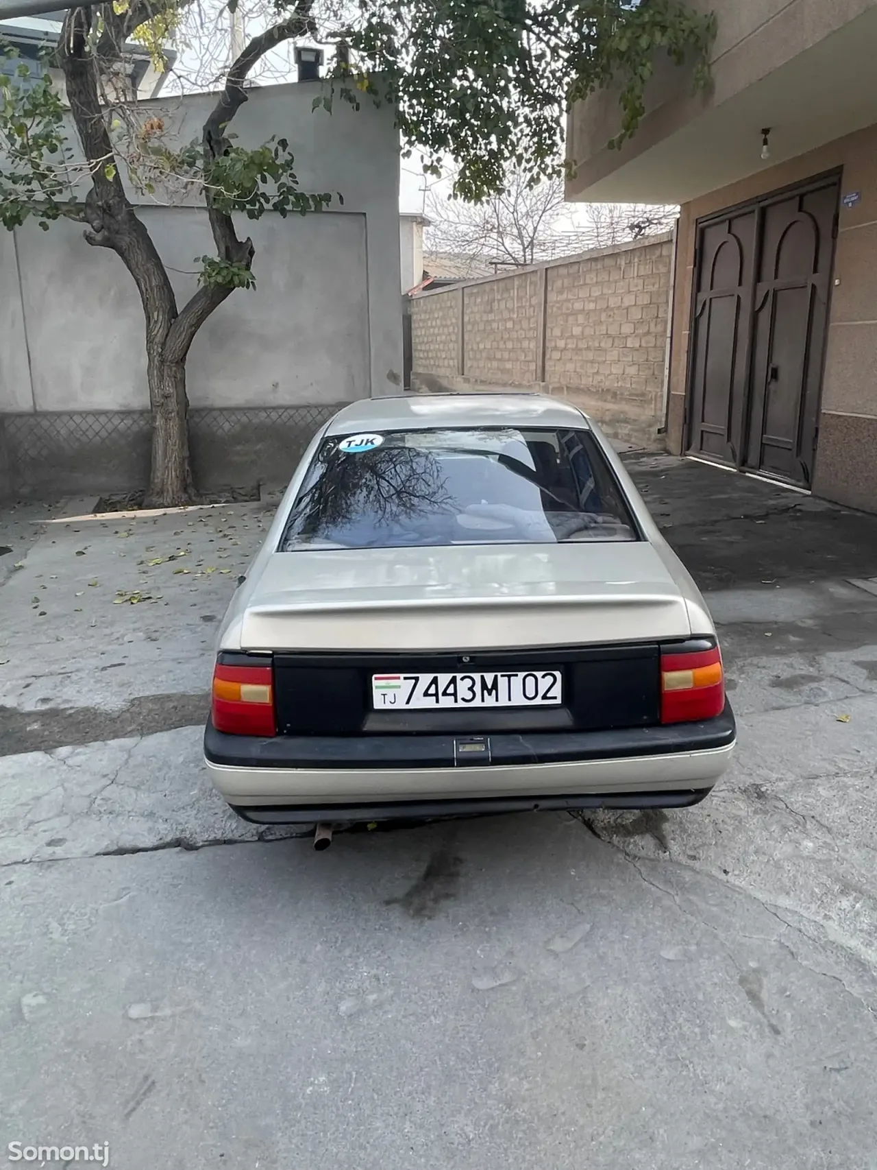 Opel Vectra A 1991 · 1.6 MT