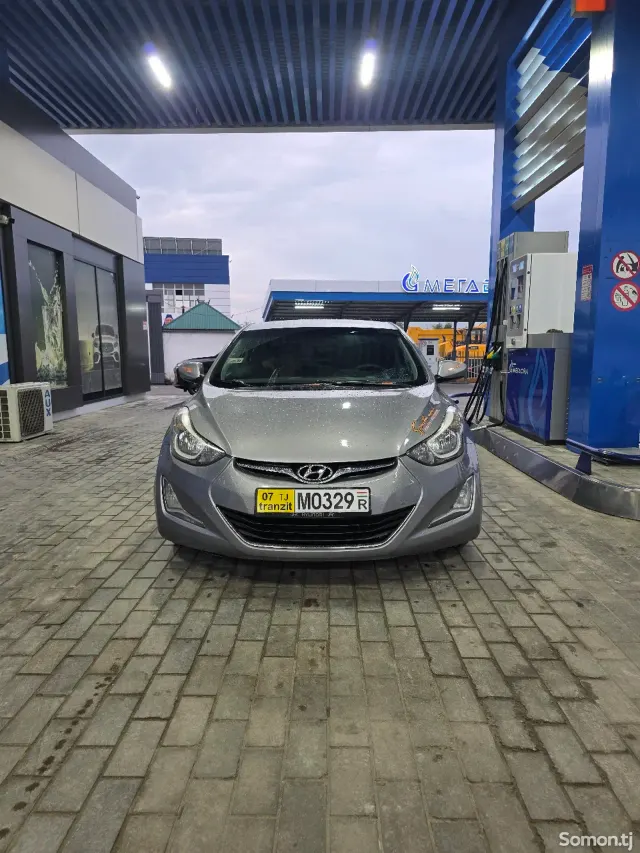 Hyundai Elantra 2015 · 1.8 AT