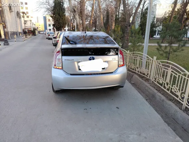 Toyota Prius 2013 · 1.8 AT
