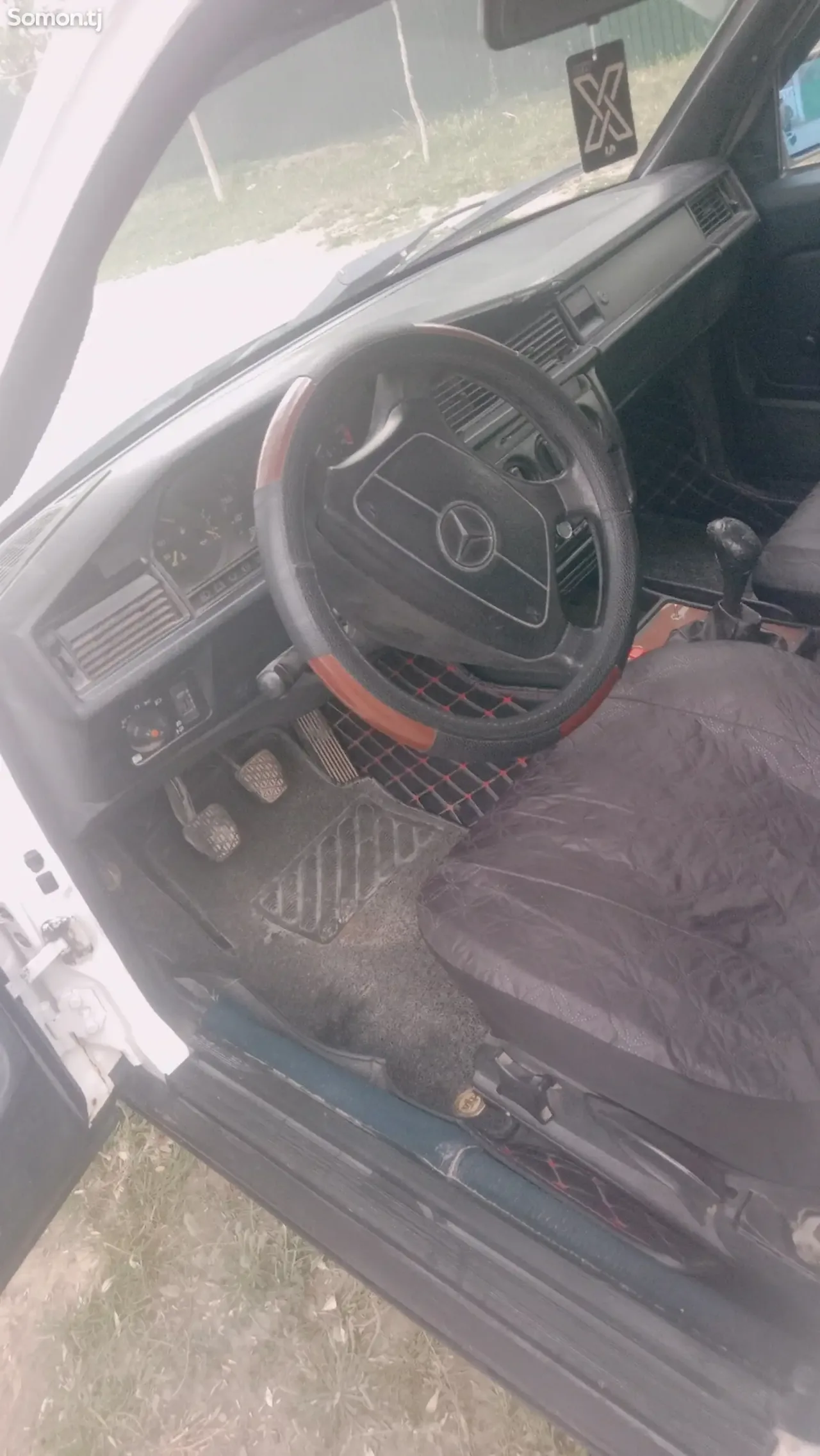 Mercedes-Benz W201 1985 · 2.0 MT