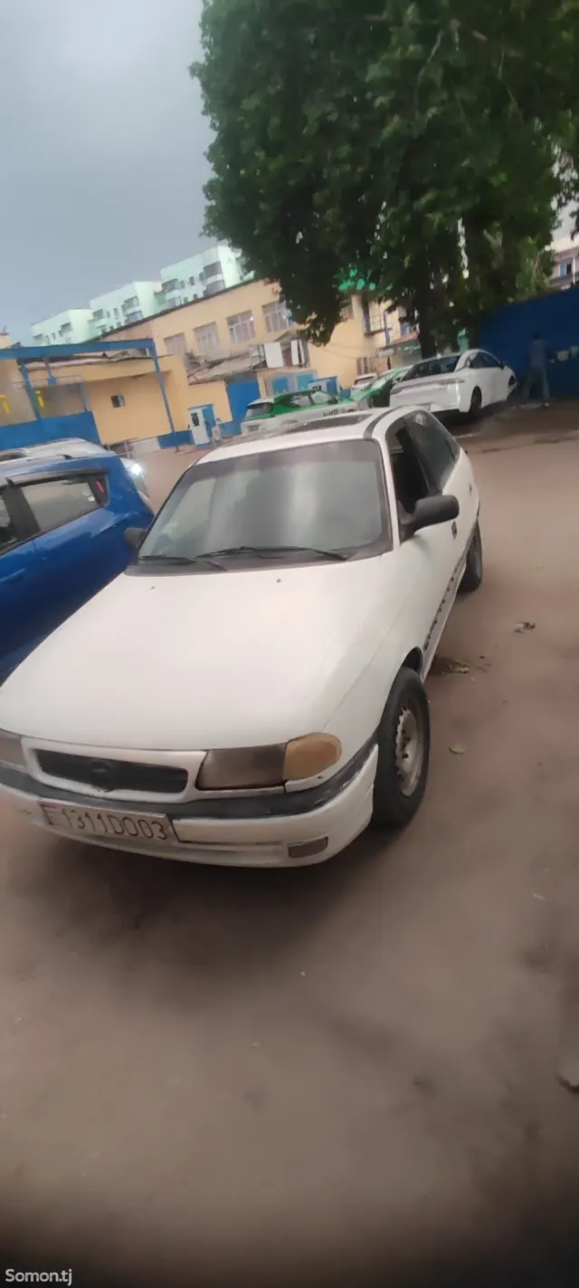 Opel Astra F 1993 · 1.6 MT