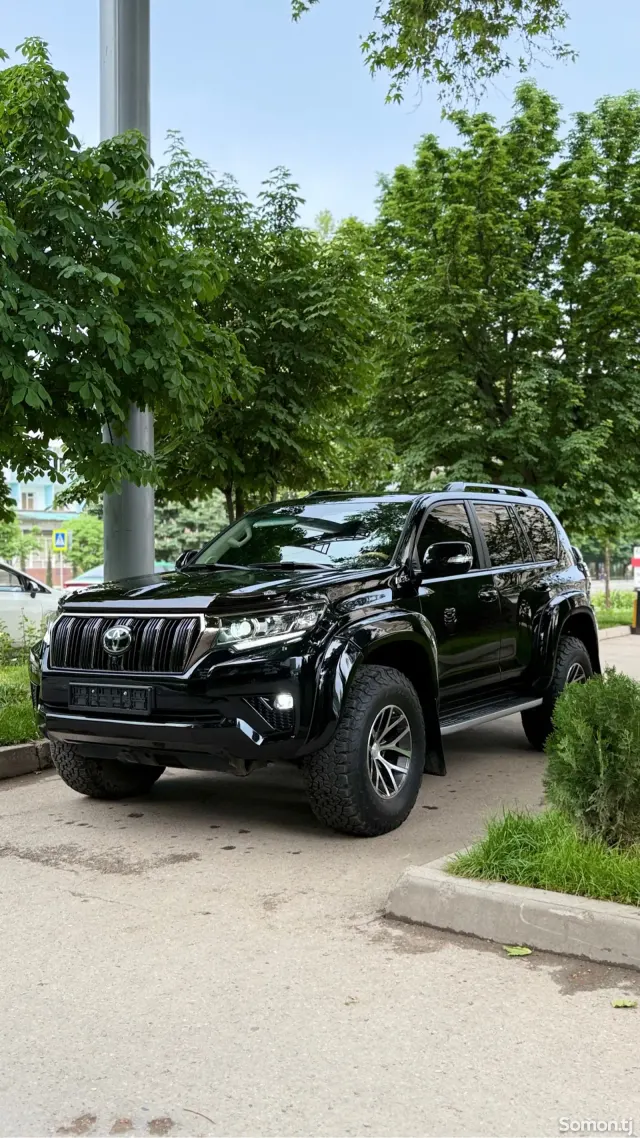 Toyota Land Cruiser Prado 2022 · 2.8 AT