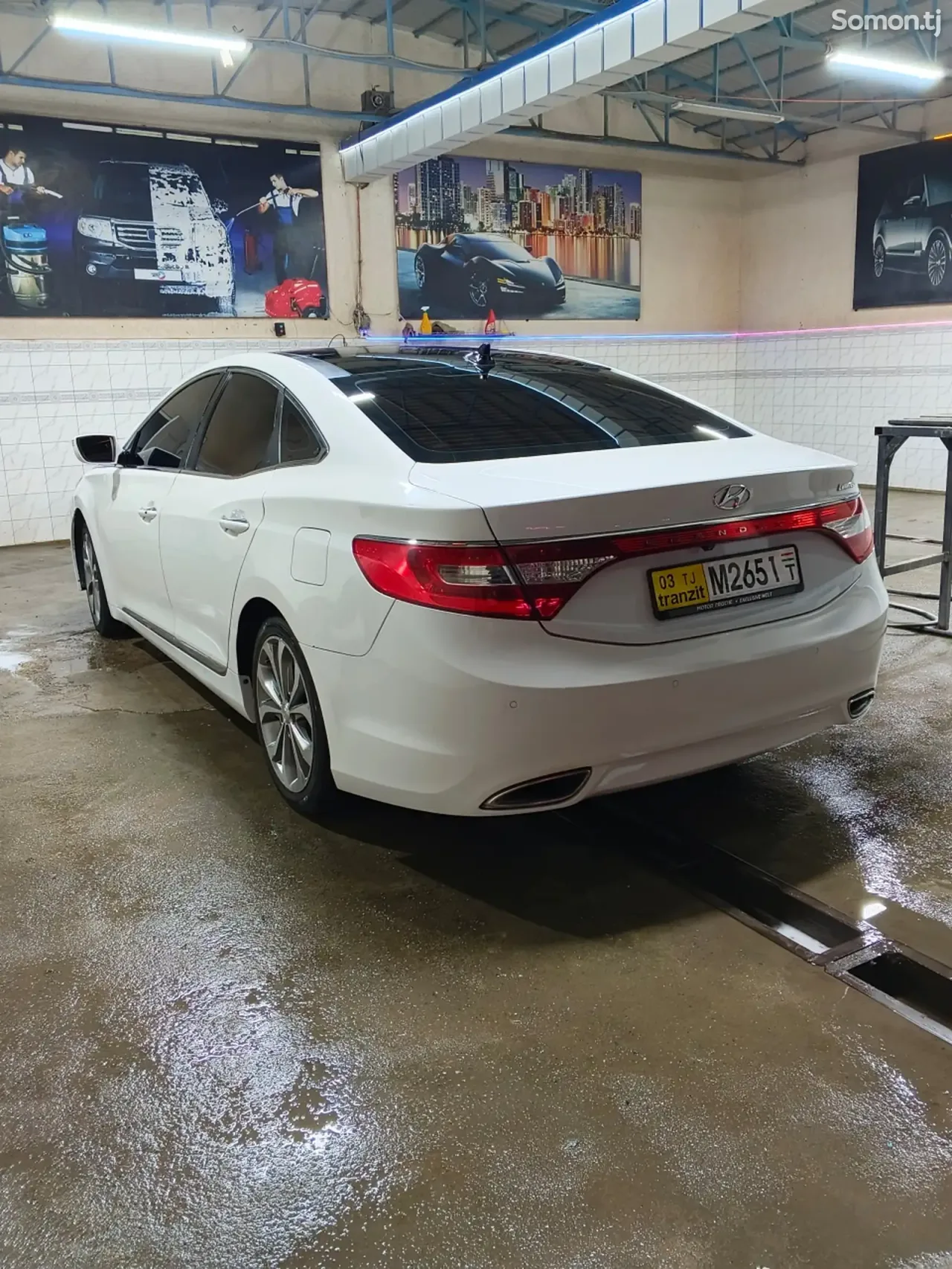Hyundai Grandeur 2011 · 2.4 AT