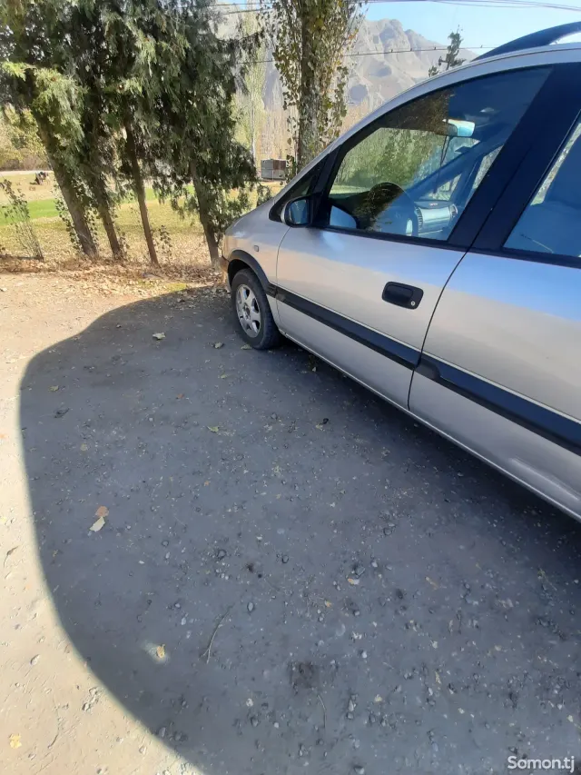 Opel Zafira 2001 · 1.8 MT