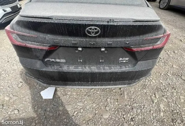 Toyota Camry 2026 · AT
