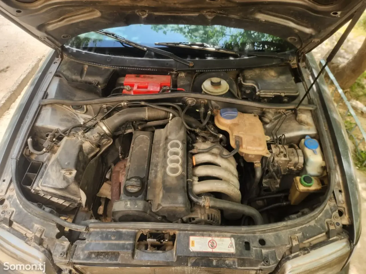 Audi A4 1994 · 1.6 MT