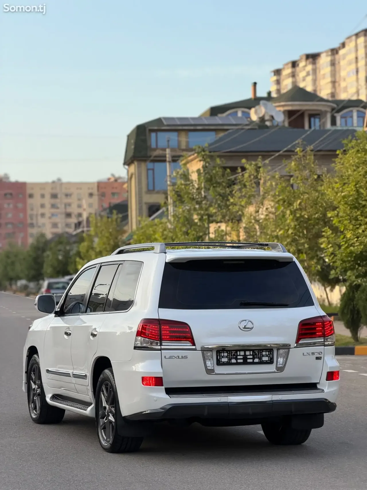 Lexus LX series 2013 · 5.7 AT
