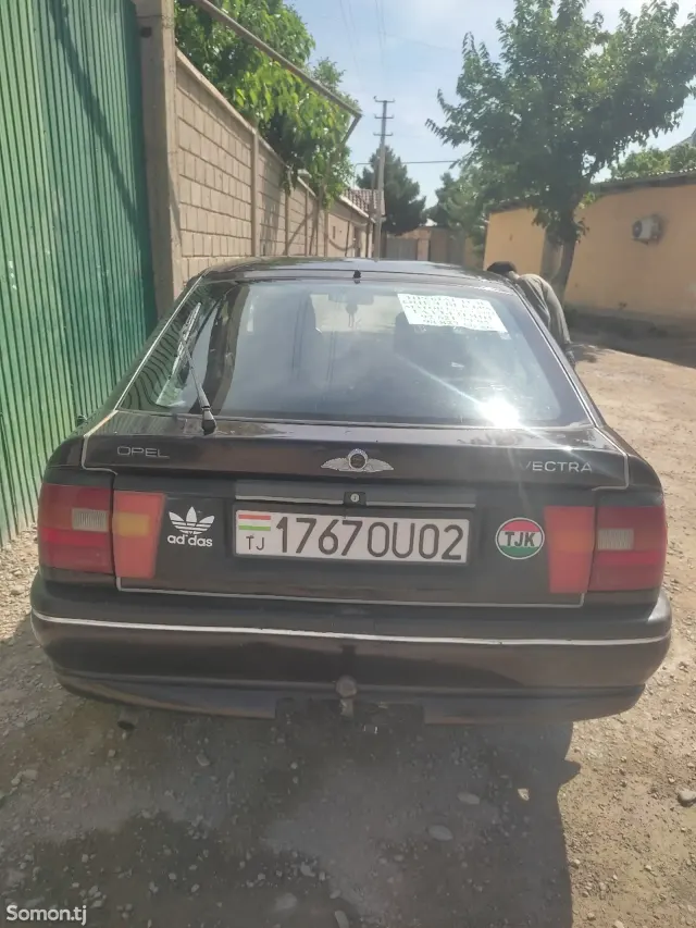Opel Vectra A 1994 · 1.6 MT