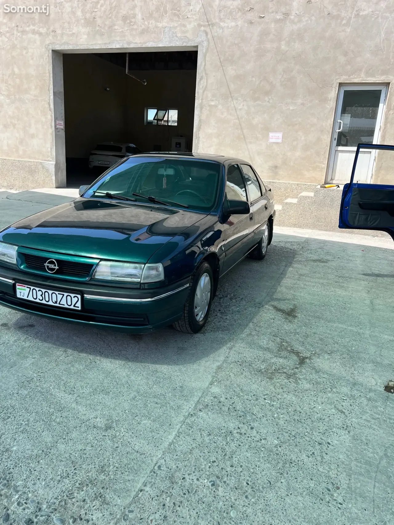 Opel Vectra A 1995 · 1.6 MT