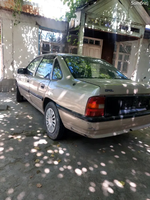 Opel Vectra A 1992 · 1.8 MT
