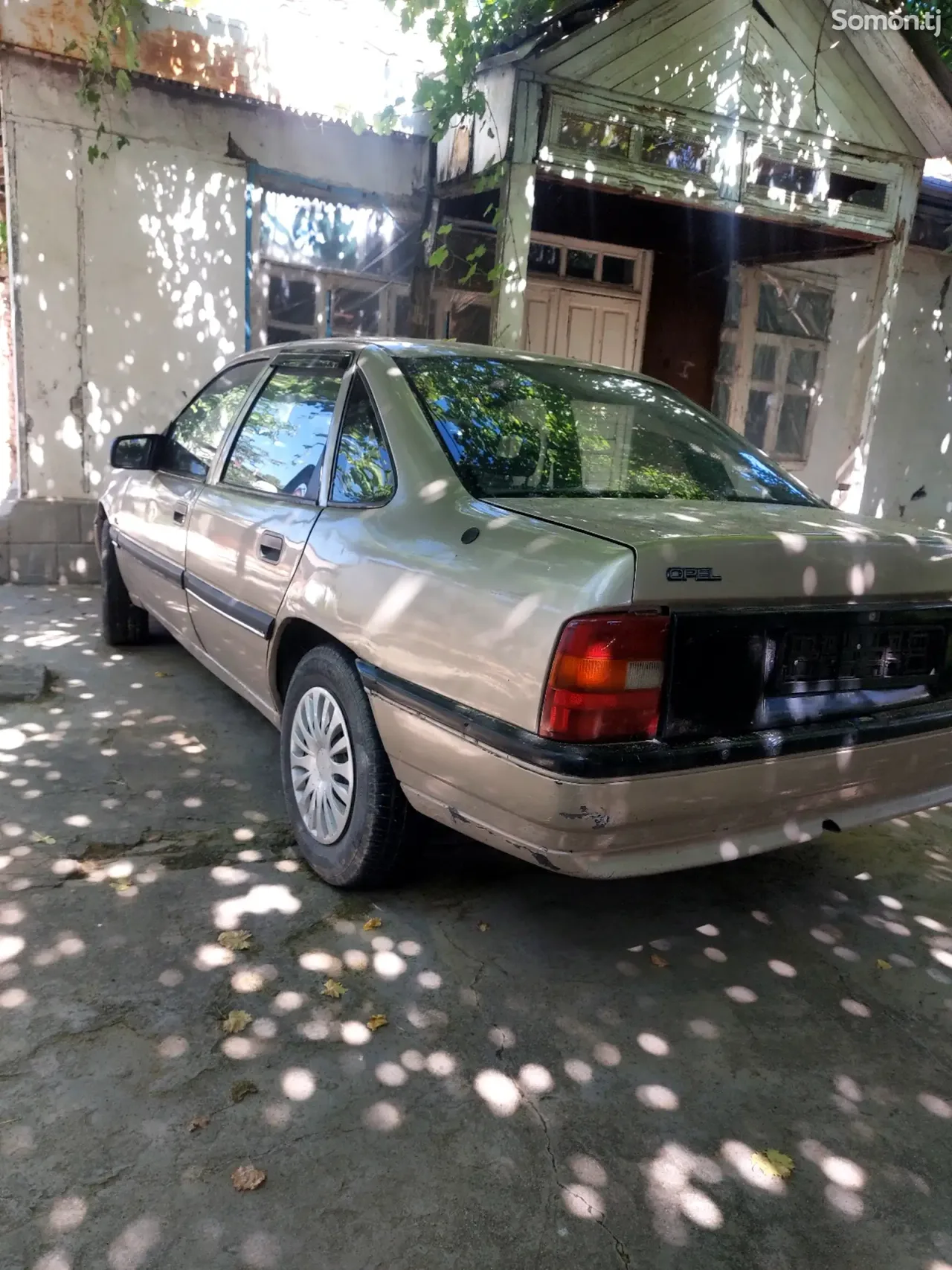 Opel Vectra A 1992 · 1.8 MT