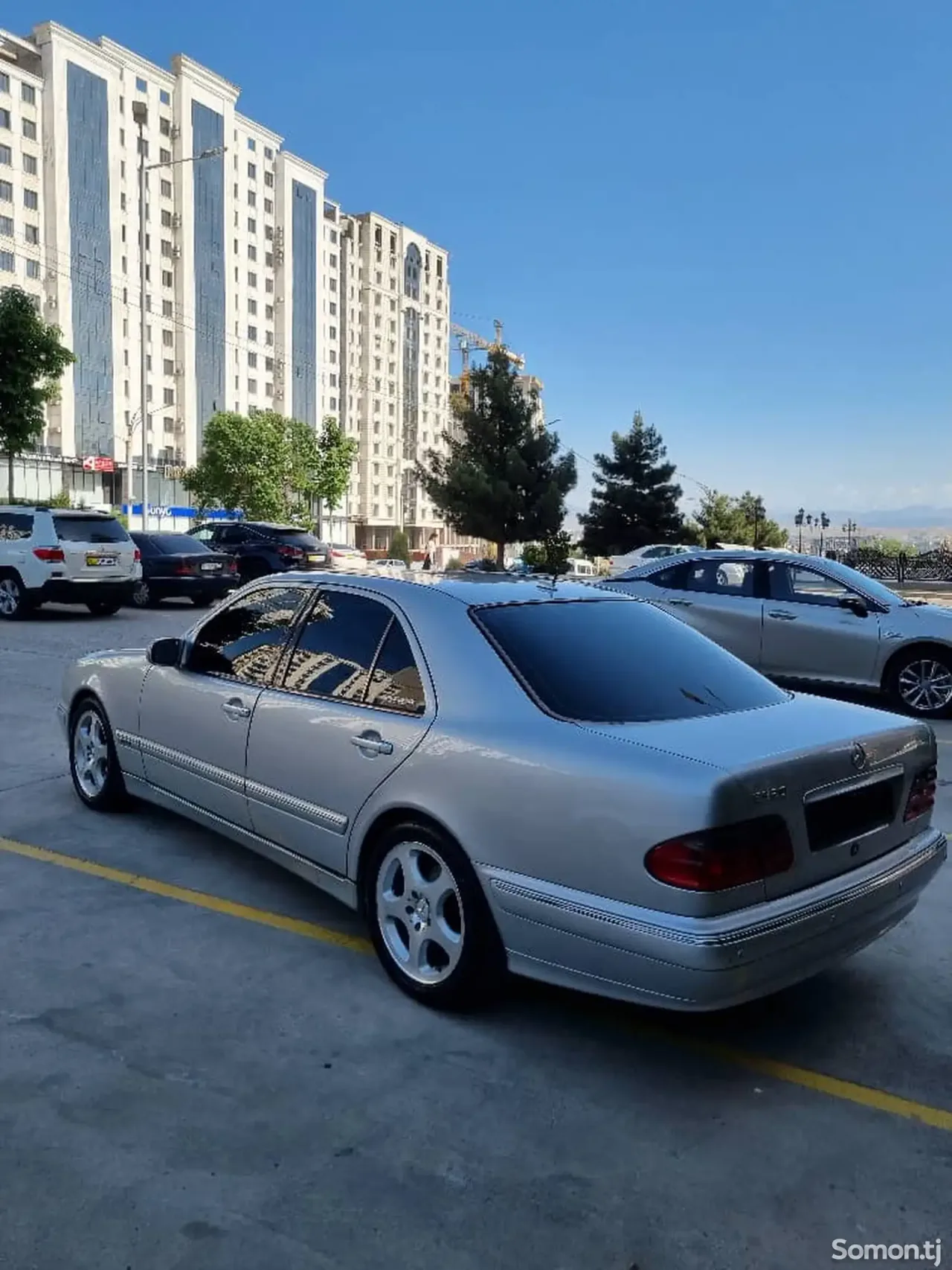 Mercedes-Benz E class 2001 · 3.2 AT