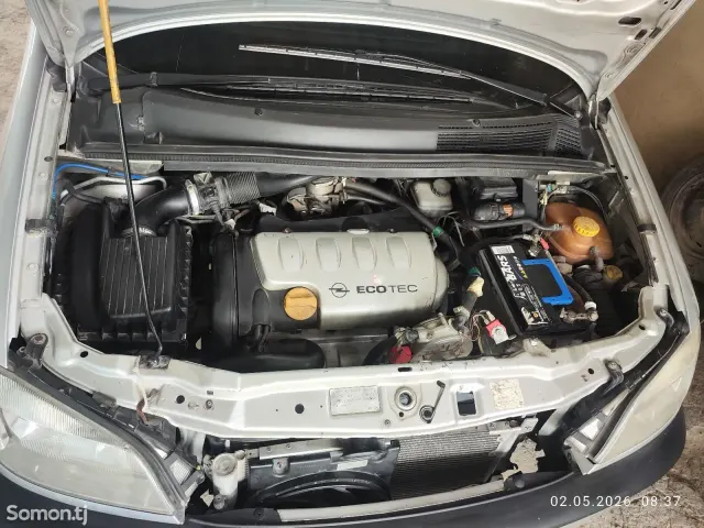 Opel Zafira 2000 · 1.6 MT